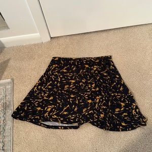 NWOT: Black & Gold Skirt, Size 8, Asos